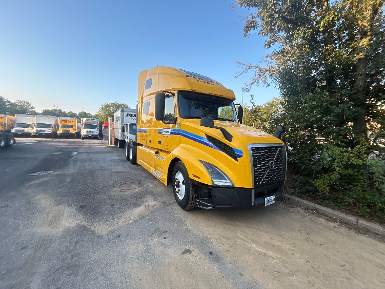2022 Volvo VNL 760 in Linden, NJ