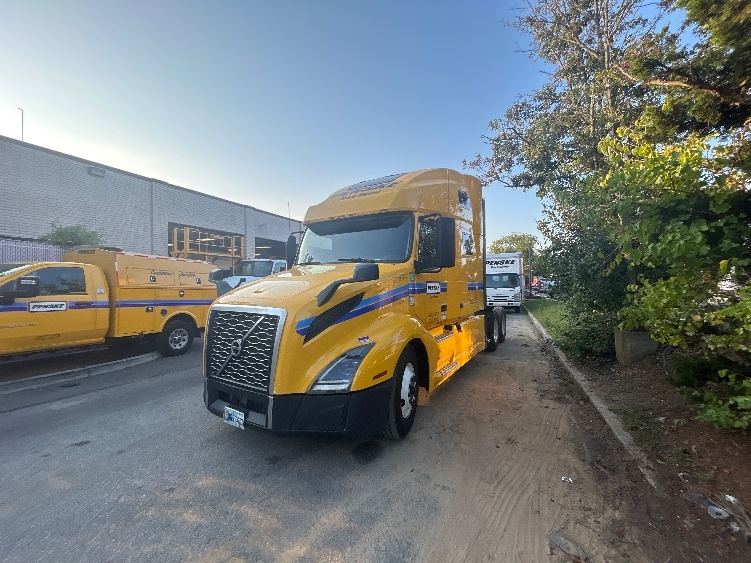 2022 Volvo VNL 760 in Linden, NJ — photo 3