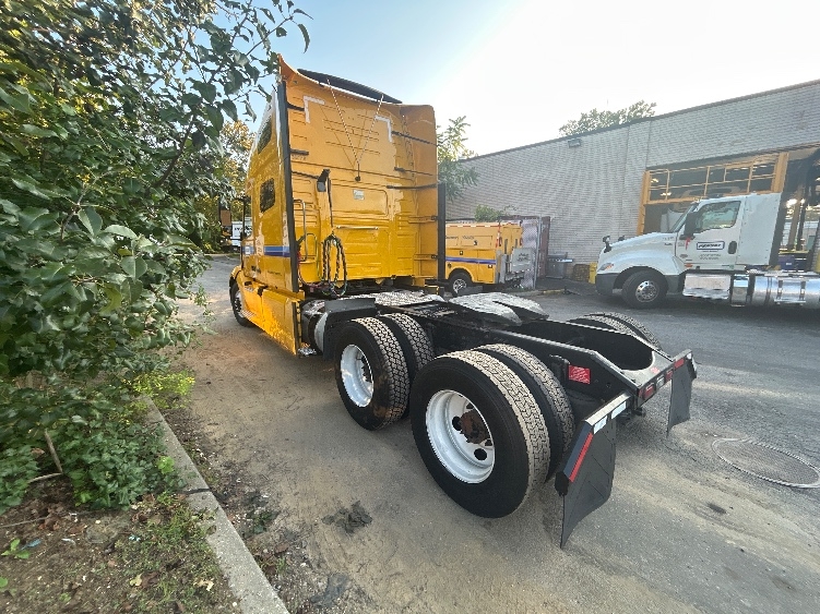 2022 Volvo VNL 760 in Linden, NJ — photo 5