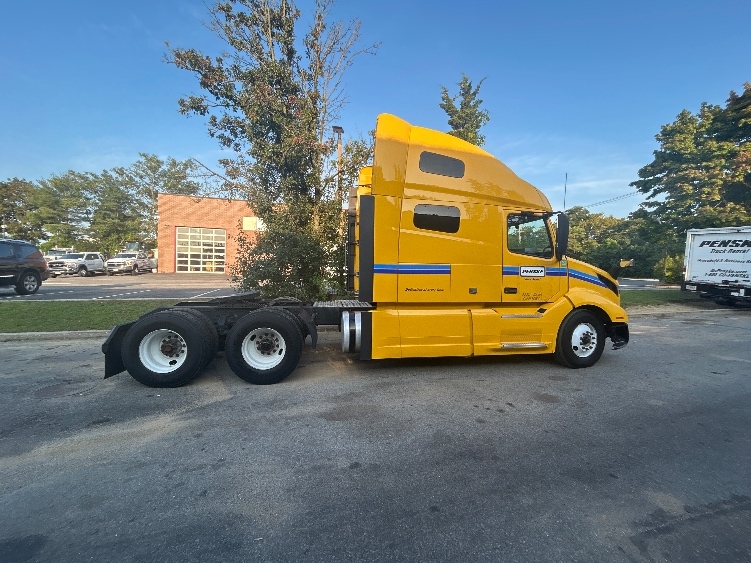 2022 Volvo VNL 760 in Linden, NJ — photo 8