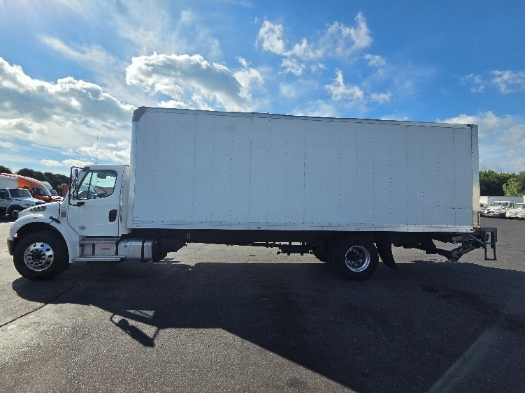 2021 Freightliner eM2 in Springfield, MA — photo 4
