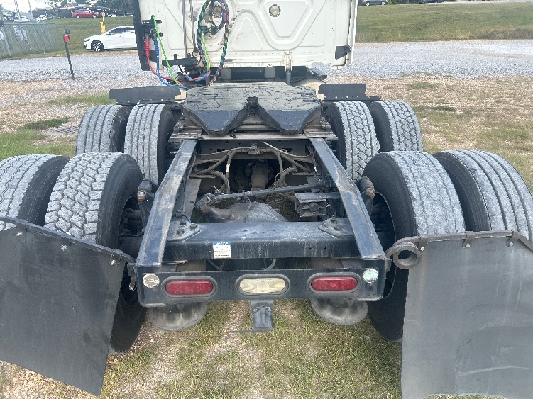 2021 Freightliner Cascadia in Hattiesburg, MS — photo 6