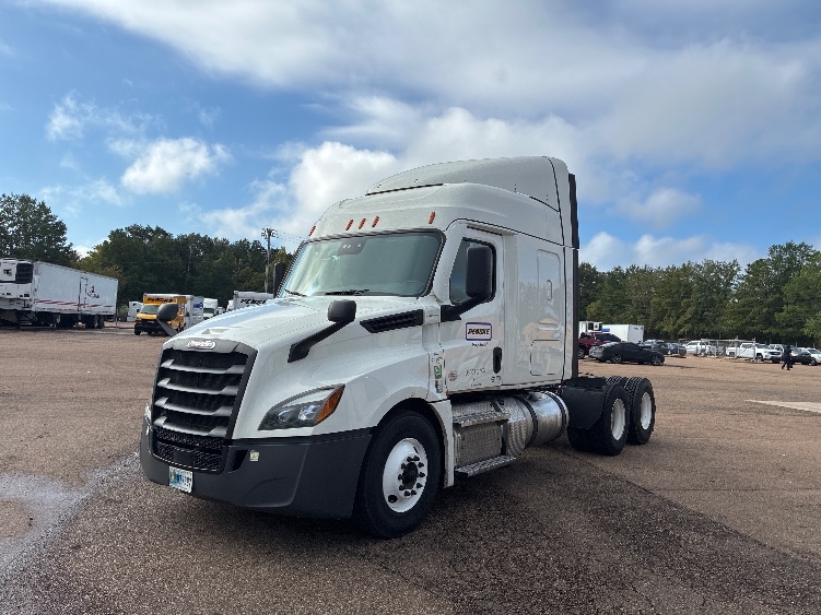 2021 Freightliner Cascadia in Jackson, MS — photo 3