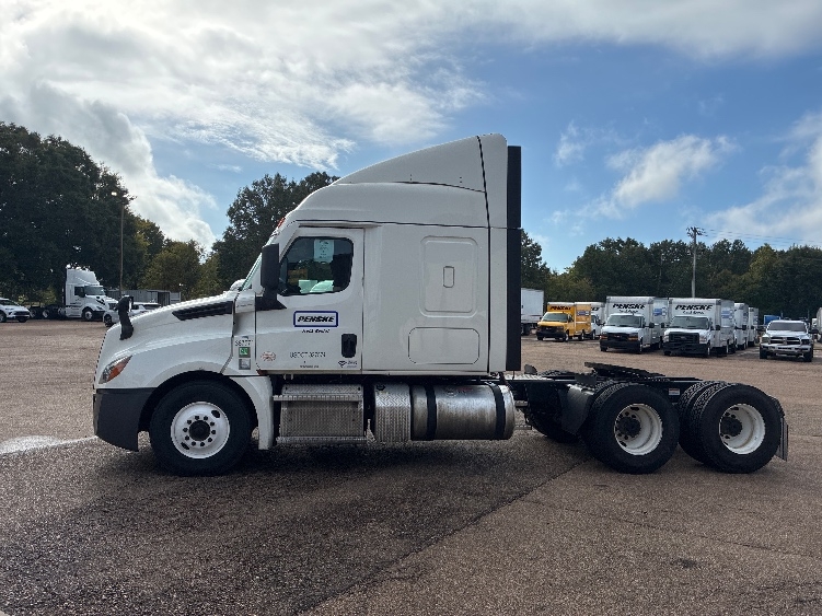 2021 Freightliner Cascadia in Jackson, MS — photo 4