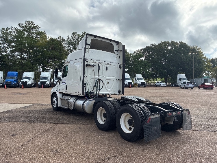 2021 Freightliner Cascadia in Jackson, MS — photo 5