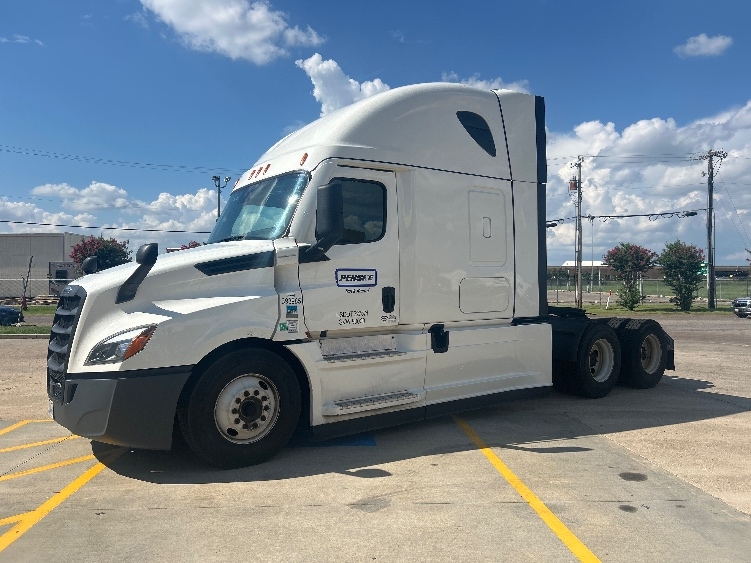 2022 Freightliner Cascadia in Indianapolis, IN — photo 3