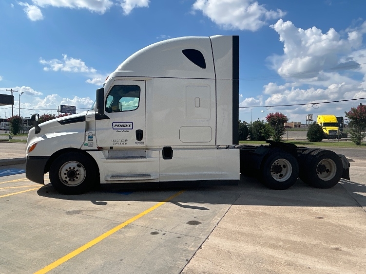 2022 Freightliner Cascadia in Indianapolis, IN — photo 4
