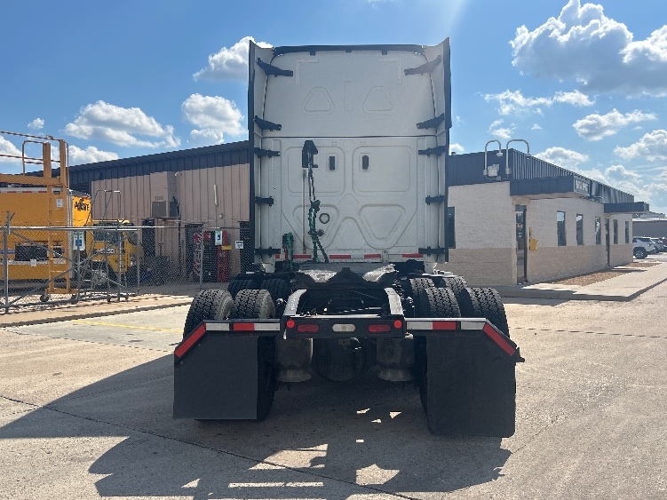 2022 Freightliner Cascadia in Indianapolis, IN — photo 6