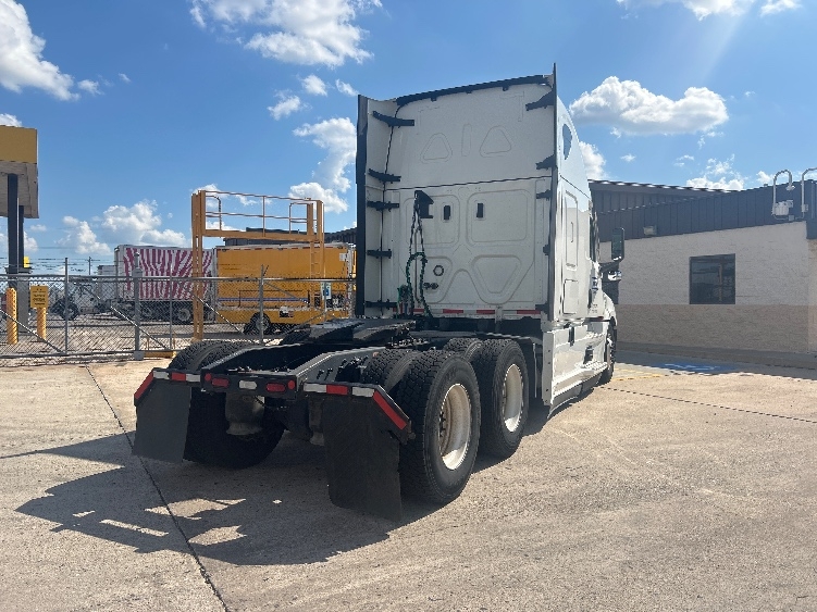 2022 Freightliner Cascadia in Indianapolis, IN — photo 7