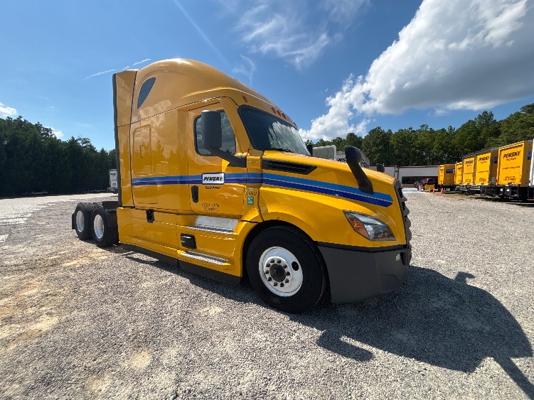 2022 Freightliner Cascadia in Milwaukee, WI