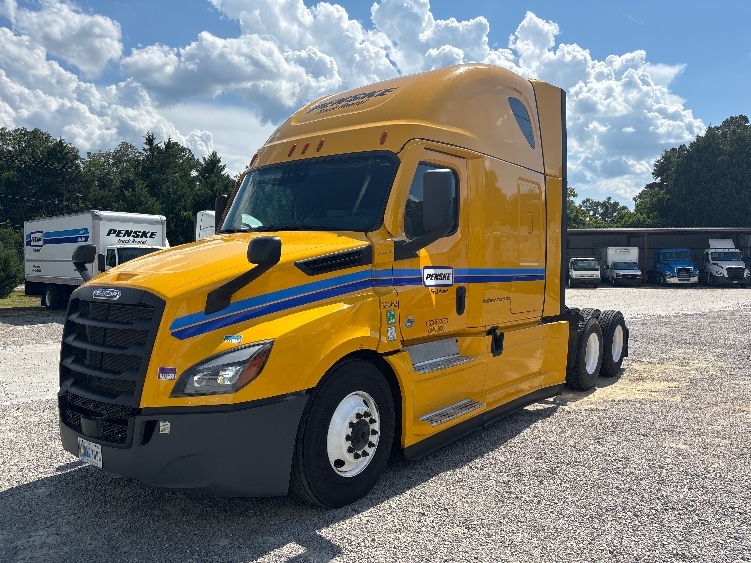 2022 Freightliner Cascadia in Milwaukee, WI — photo 3