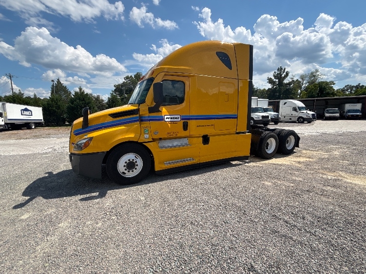 2022 Freightliner Cascadia in Milwaukee, WI — photo 4