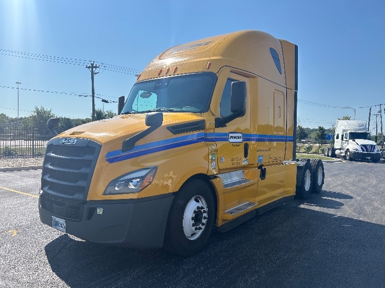 2022 Freightliner Cascadia in Indianapolis, IN — photo 3