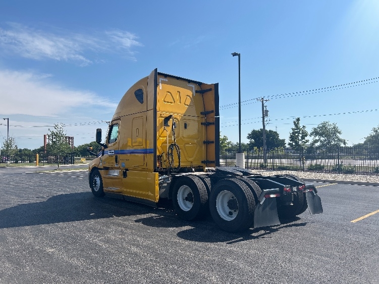 2022 Freightliner Cascadia in Indianapolis, IN — photo 5