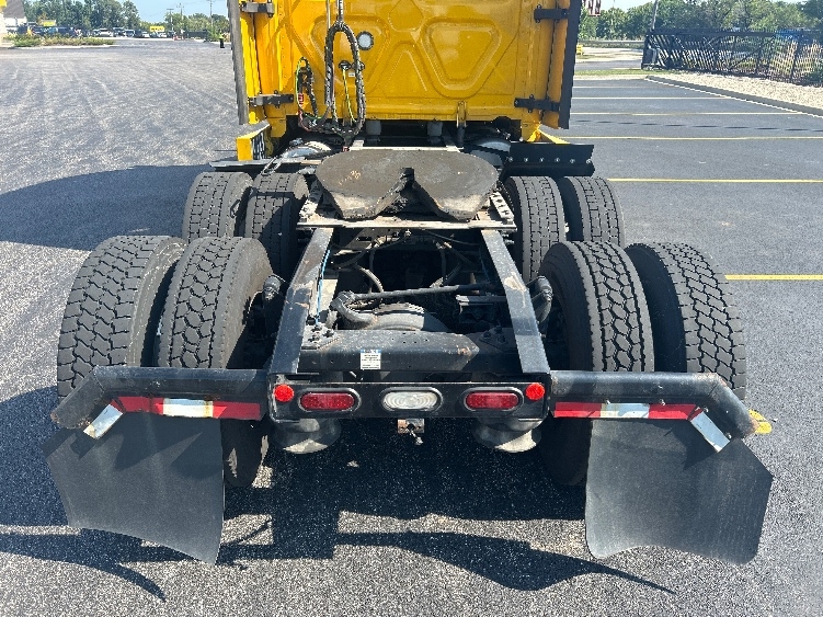 2022 Freightliner Cascadia in Indianapolis, IN — photo 6