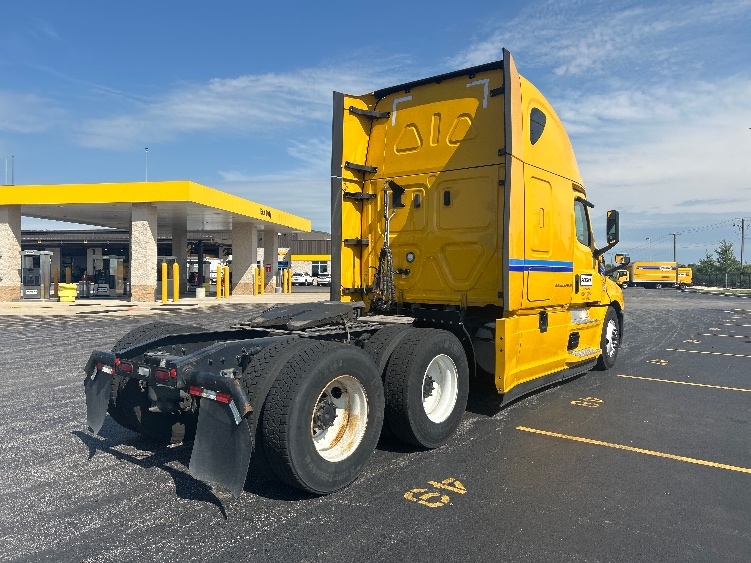 2022 Freightliner Cascadia in Indianapolis, IN — photo 7