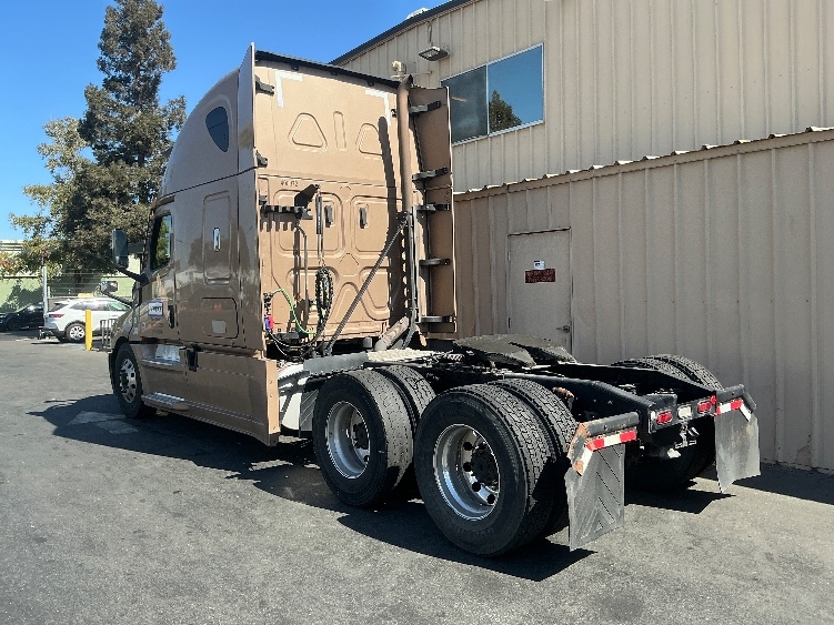 2022 Freightliner Cascadia in West Sacramento, CA — photo 5