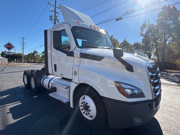 2022 Freightliner Cascadia in Portland, OR