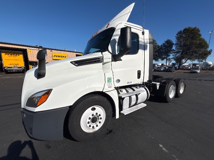 2022 Freightliner Cascadia in Portland, OR — photo 3