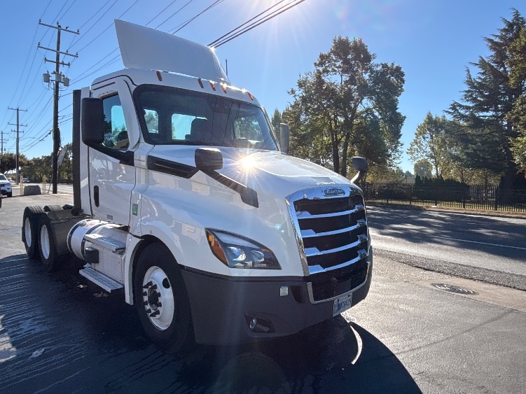 2022 Freightliner Cascadia in Portland, OR