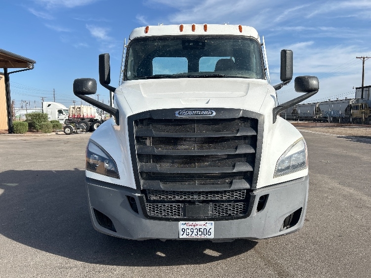 2022 Freightliner Cascadia in Fontana, CA — photo 2