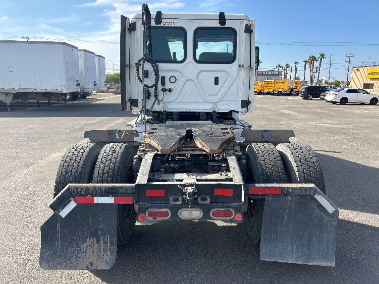 2022 Freightliner Cascadia in Fontana, CA — photo 6