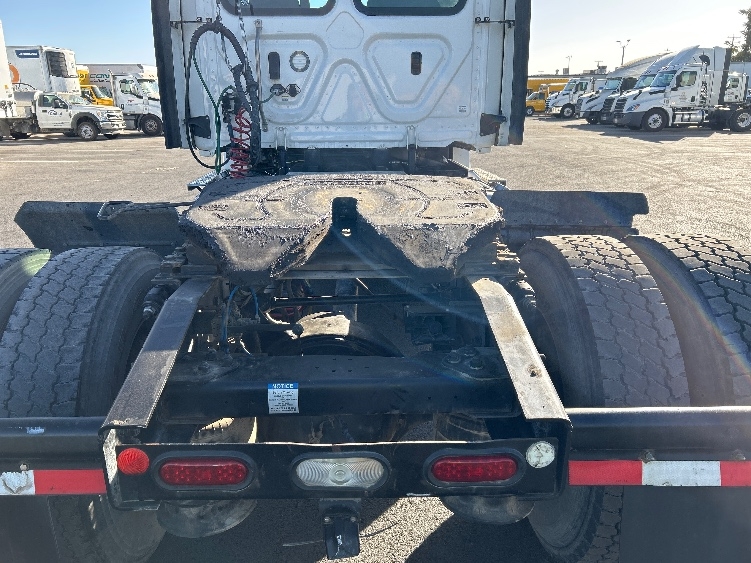 2022 Freightliner Cascadia in Fresno, CA — photo 6