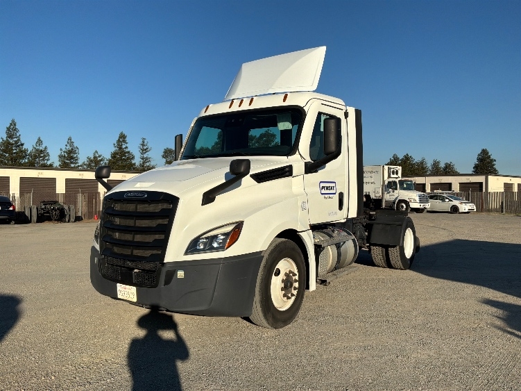 2022 Freightliner Cascadia in West Sacramento, CA — photo 3