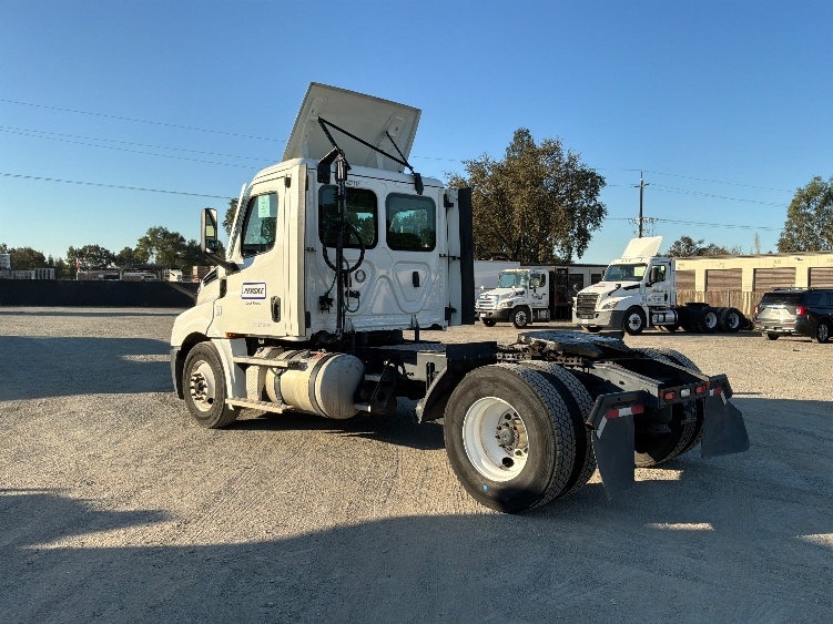 2022 Freightliner Cascadia in West Sacramento, CA — photo 5