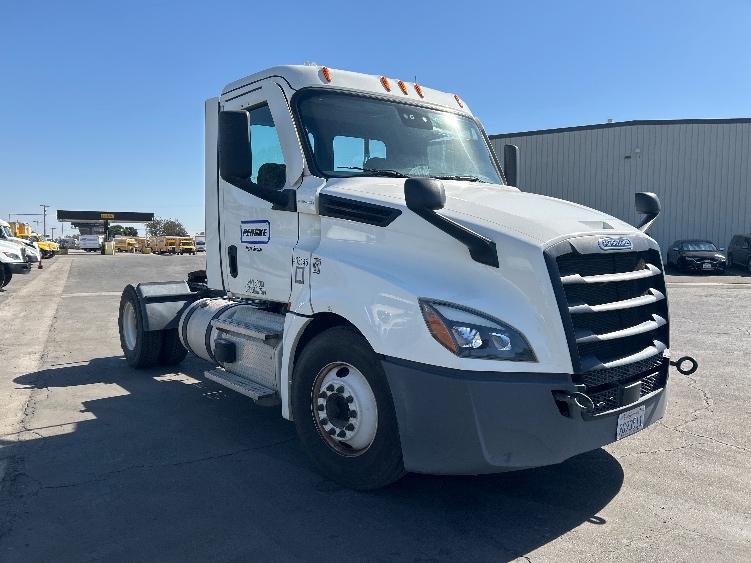 2022 Freightliner Cascadia in Fresno, CA