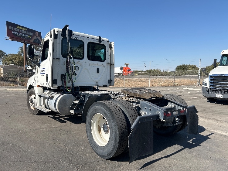 2022 Freightliner Cascadia in Fresno, CA — photo 5