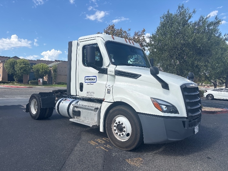 2022 Freightliner Cascadia in Fontana, CA