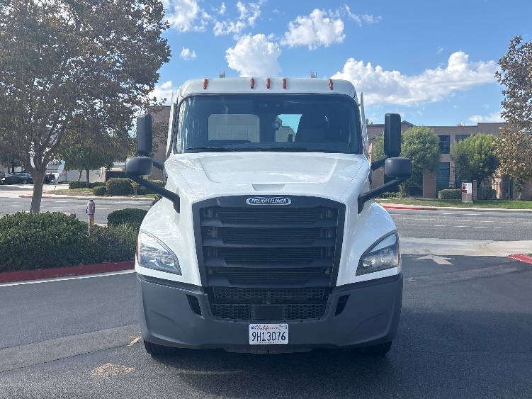 2022 Freightliner Cascadia in Fontana, CA — photo 2
