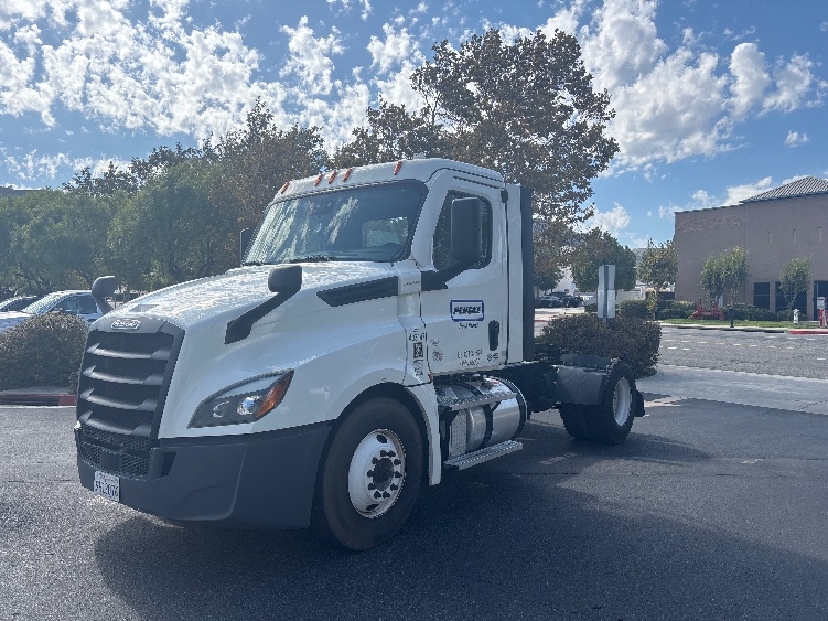 2022 Freightliner Cascadia in Fontana, CA — photo 3