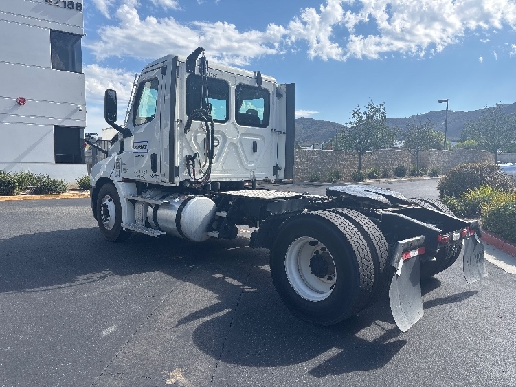 2022 Freightliner Cascadia in Fontana, CA — photo 5