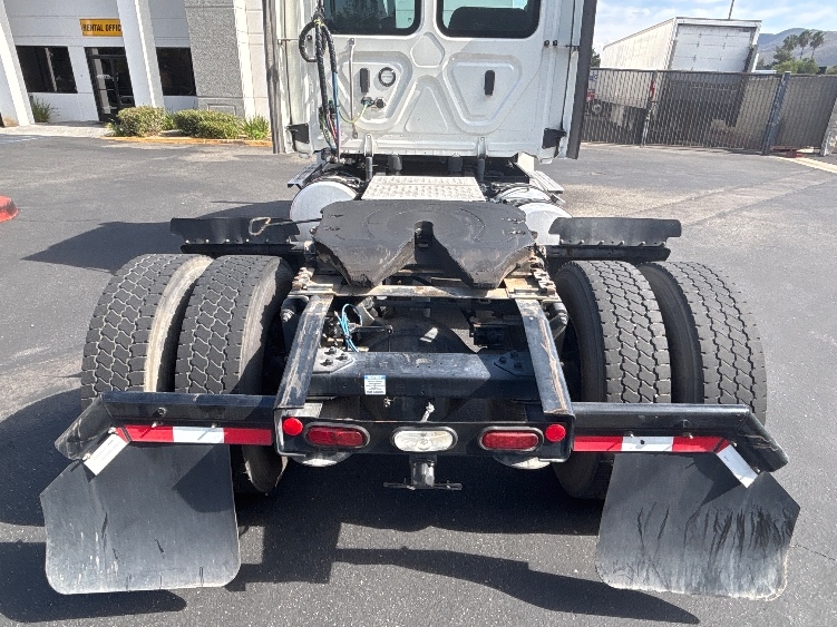 2022 Freightliner Cascadia in Fontana, CA — photo 6