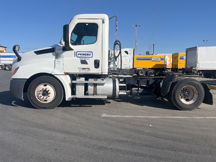 2022 Freightliner Cascadia in Fresno, CA — photo 4