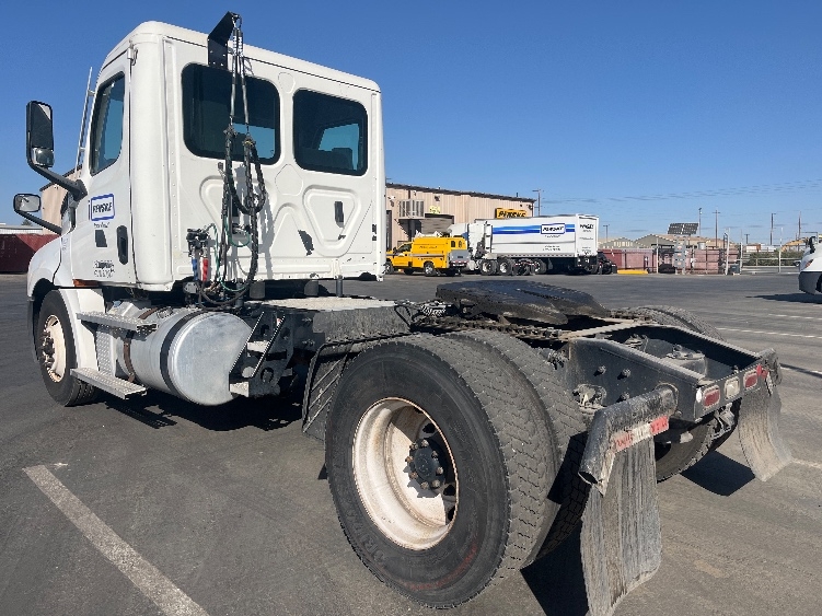 2022 Freightliner Cascadia in Fresno, CA — photo 5
