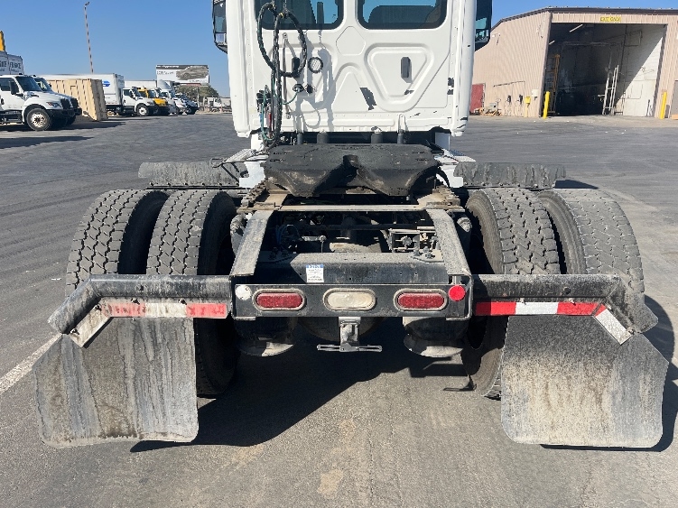2022 Freightliner Cascadia in Fresno, CA — photo 6