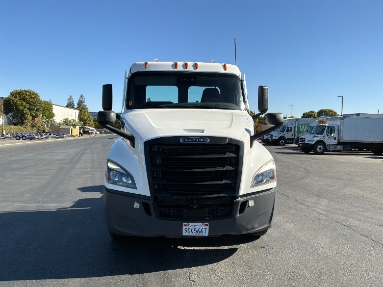 2022 Freightliner Cascadia in West Sacramento, CA — photo 2