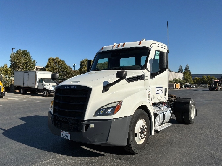 2022 Freightliner Cascadia in West Sacramento, CA — photo 3