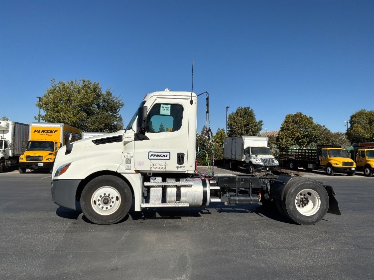 2022 Freightliner Cascadia in West Sacramento, CA — photo 4