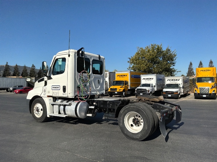 2022 Freightliner Cascadia in West Sacramento, CA — photo 5