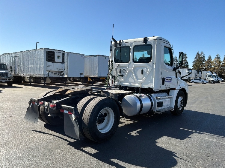 2022 Freightliner Cascadia in West Sacramento, CA — photo 7