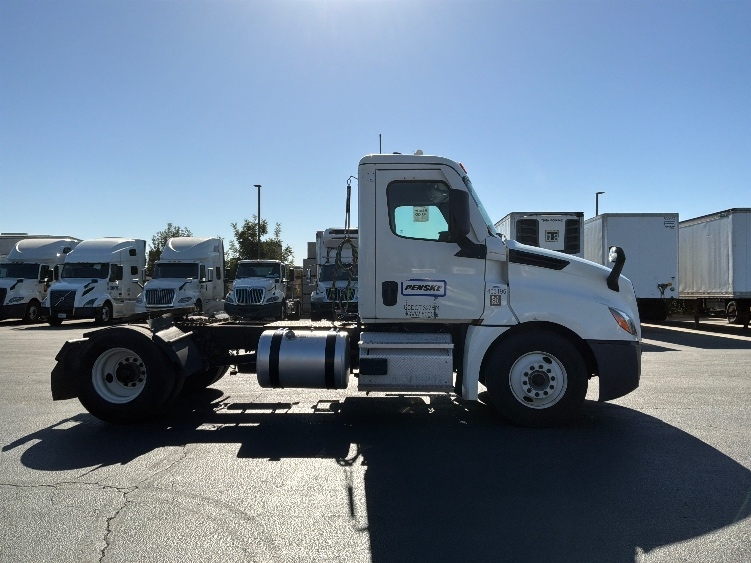 2022 Freightliner Cascadia in West Sacramento, CA — photo 8