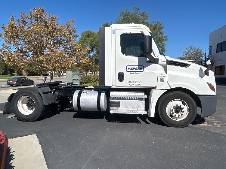 2022 Freightliner Cascadia in Fontana, CA — photo 8