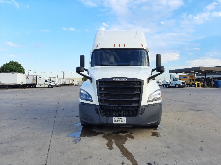 2022 Freightliner Cascadia in Dallas, TX — photo 2