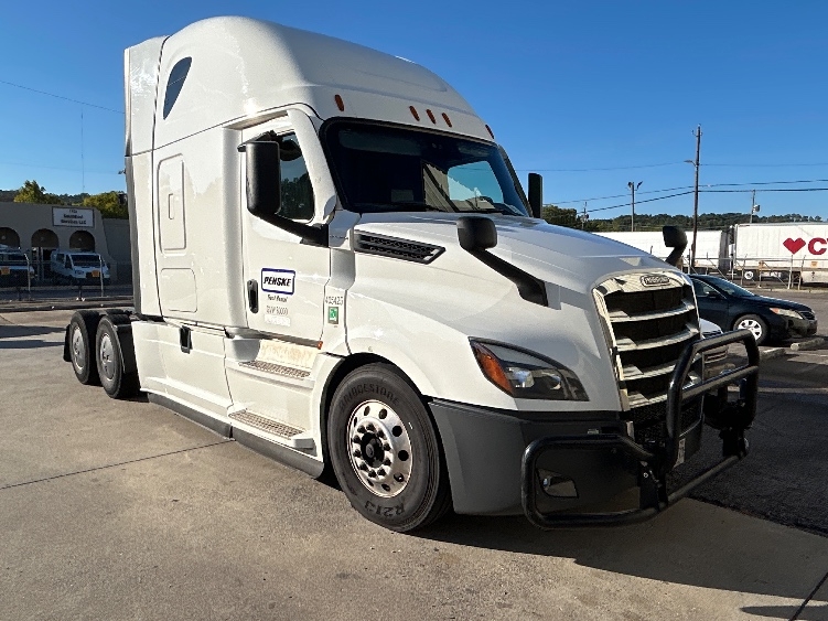 2022 Freightliner Cascadia in Oakwood Village, OH