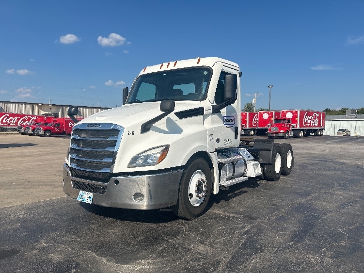 2022 Freightliner Cascadia in Tulsa, OK — photo 3