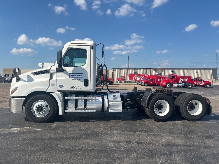 2022 Freightliner Cascadia in Tulsa, OK — photo 4